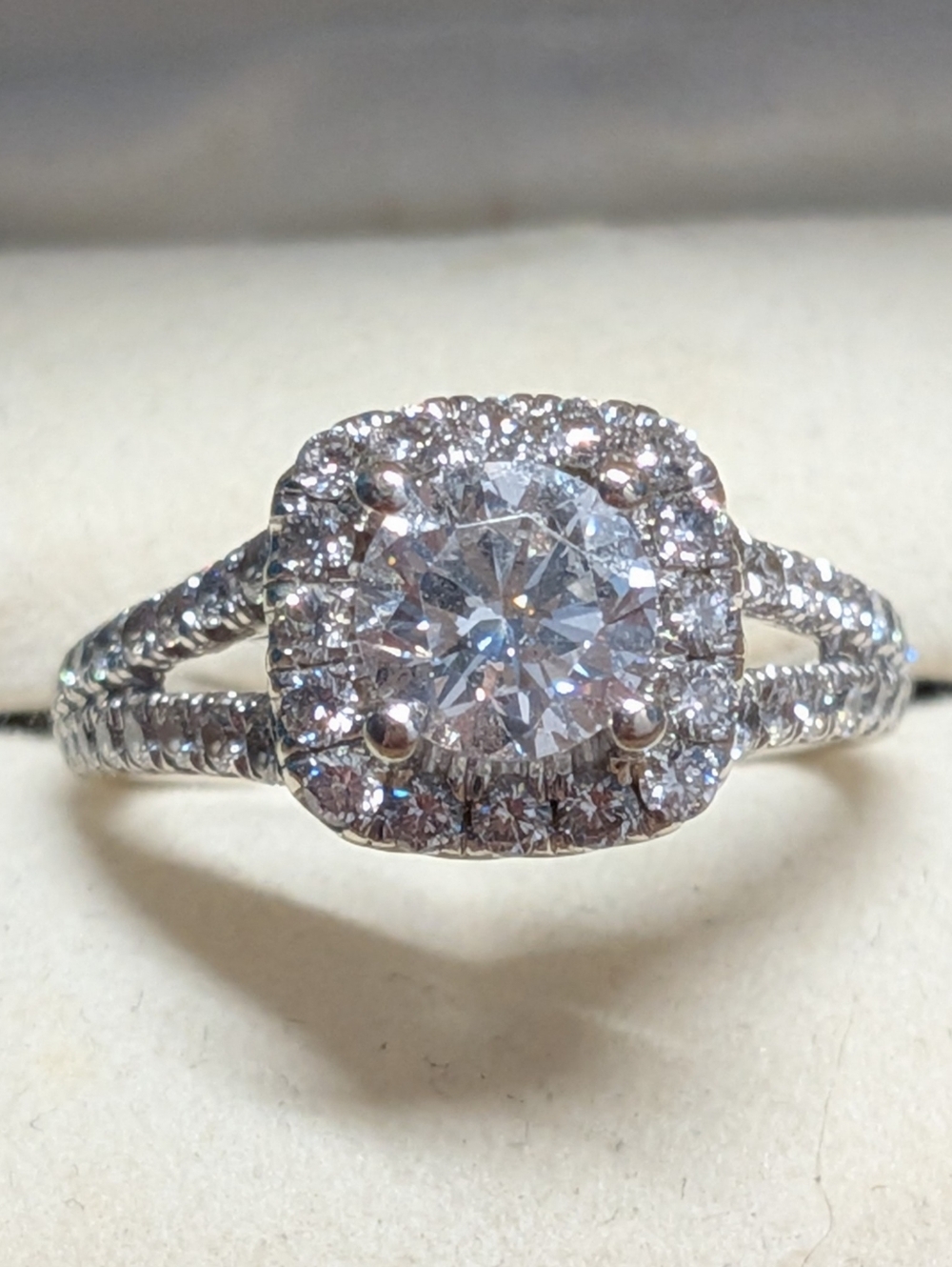 ENGAGEMENT RING - Picture 2 of 6